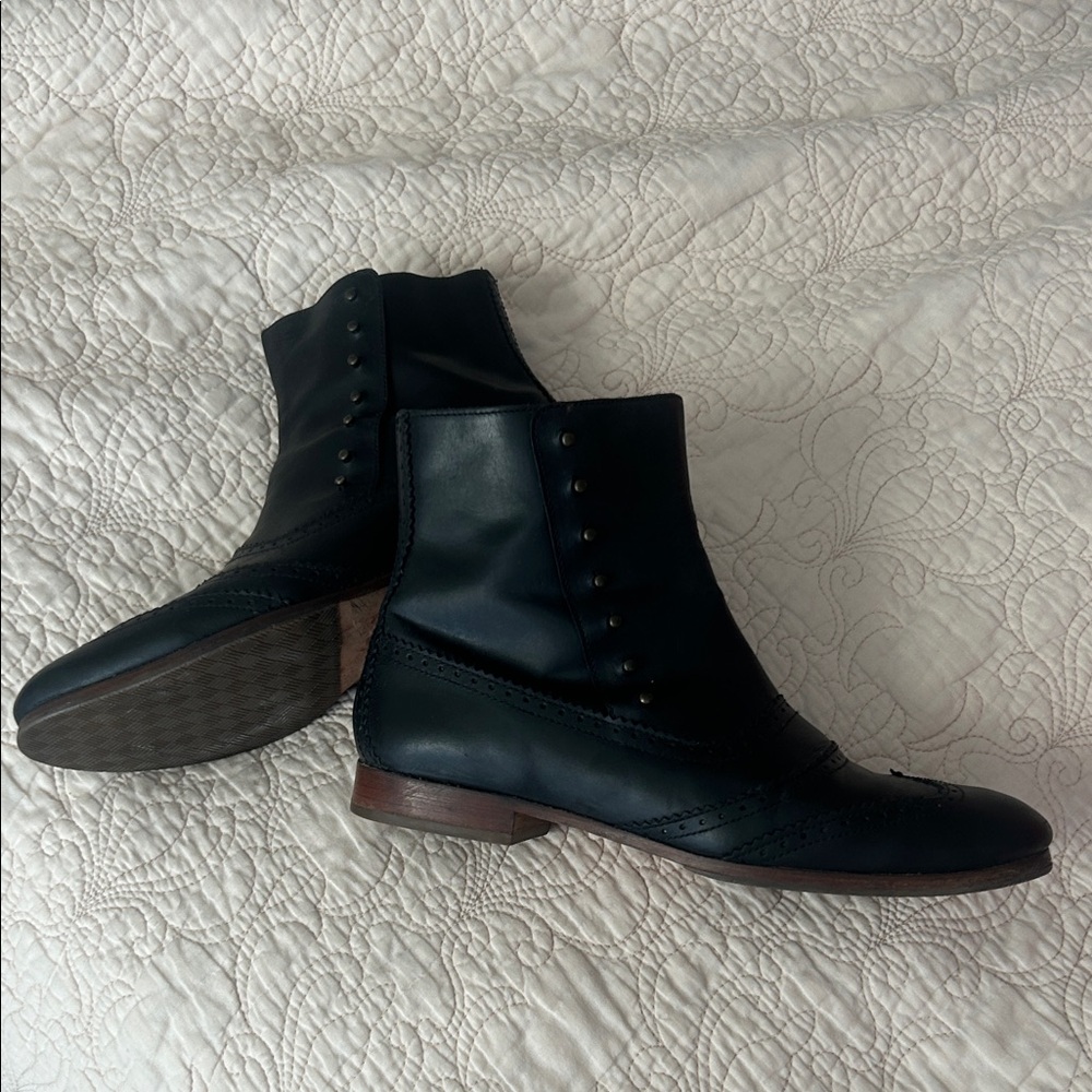 Cole Haan women's Black Leather button detail, Ankle Zip Boots. black leather.